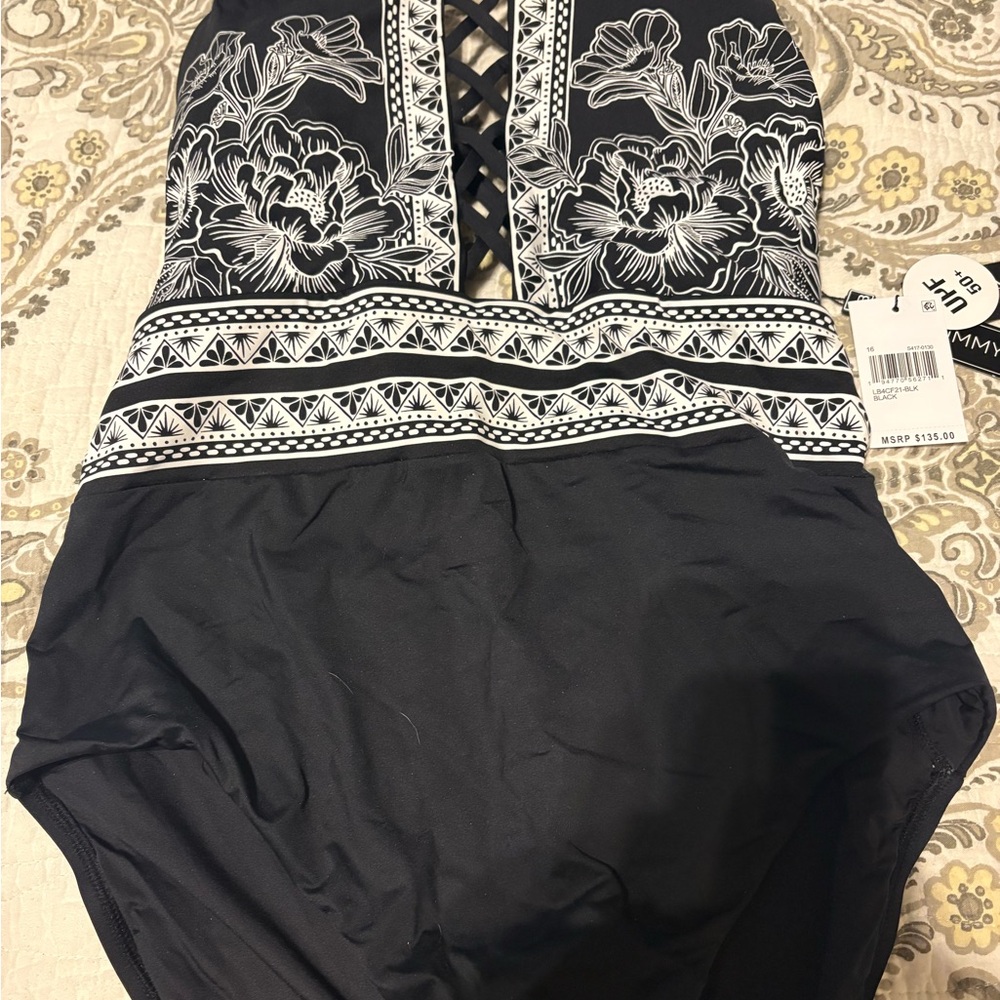 Laban’s woman’s nwt one piece swim suit